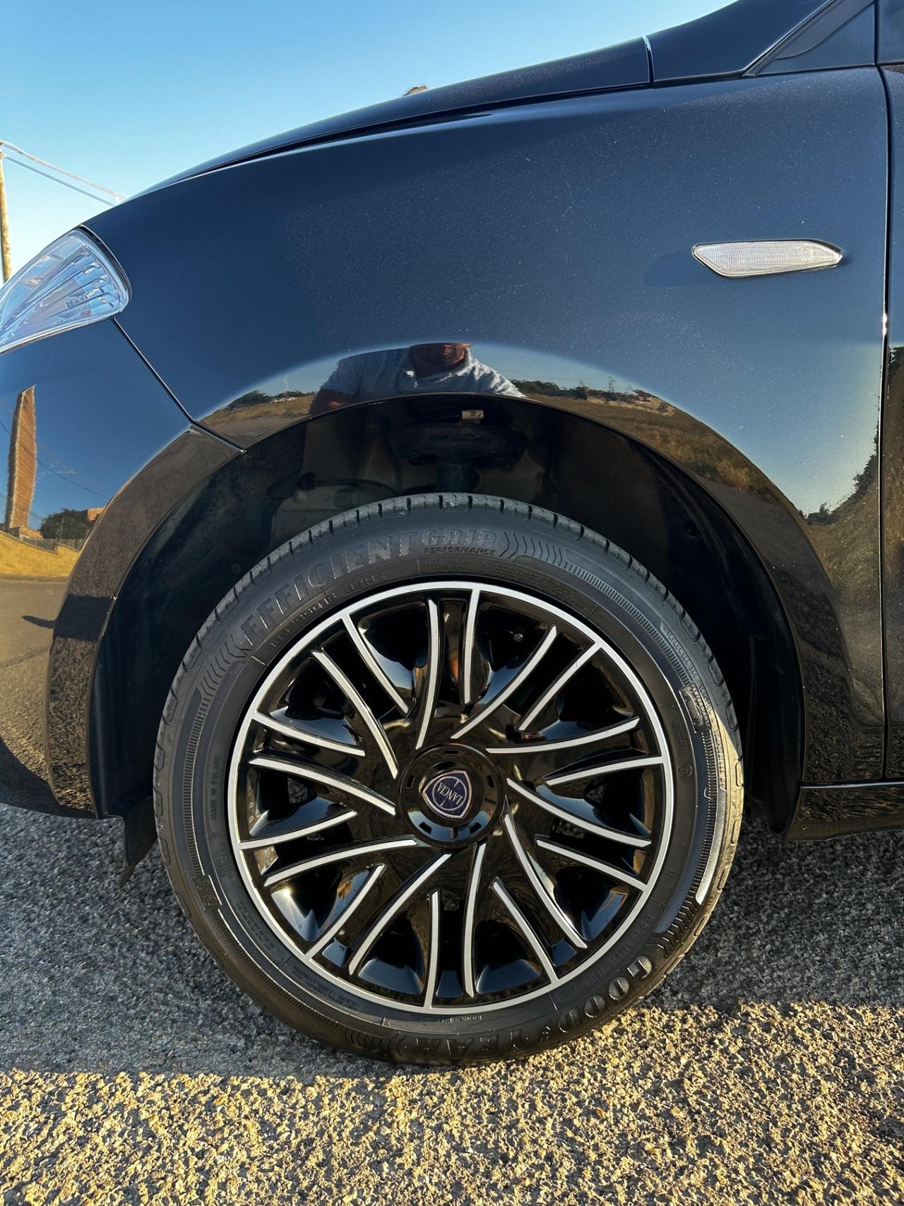 Lancia Ypsilon 1.0 FireFly 5 porte S&S Hybrid Oro