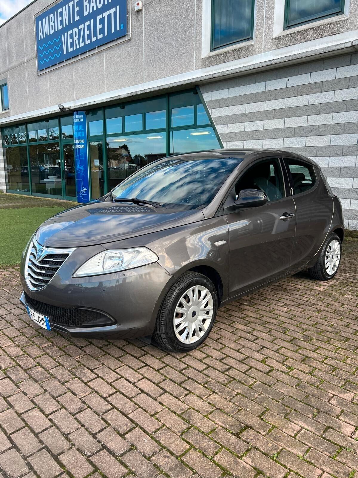 Lancia Ypsilon 1.2 69 CV 5 porte S&S Silver