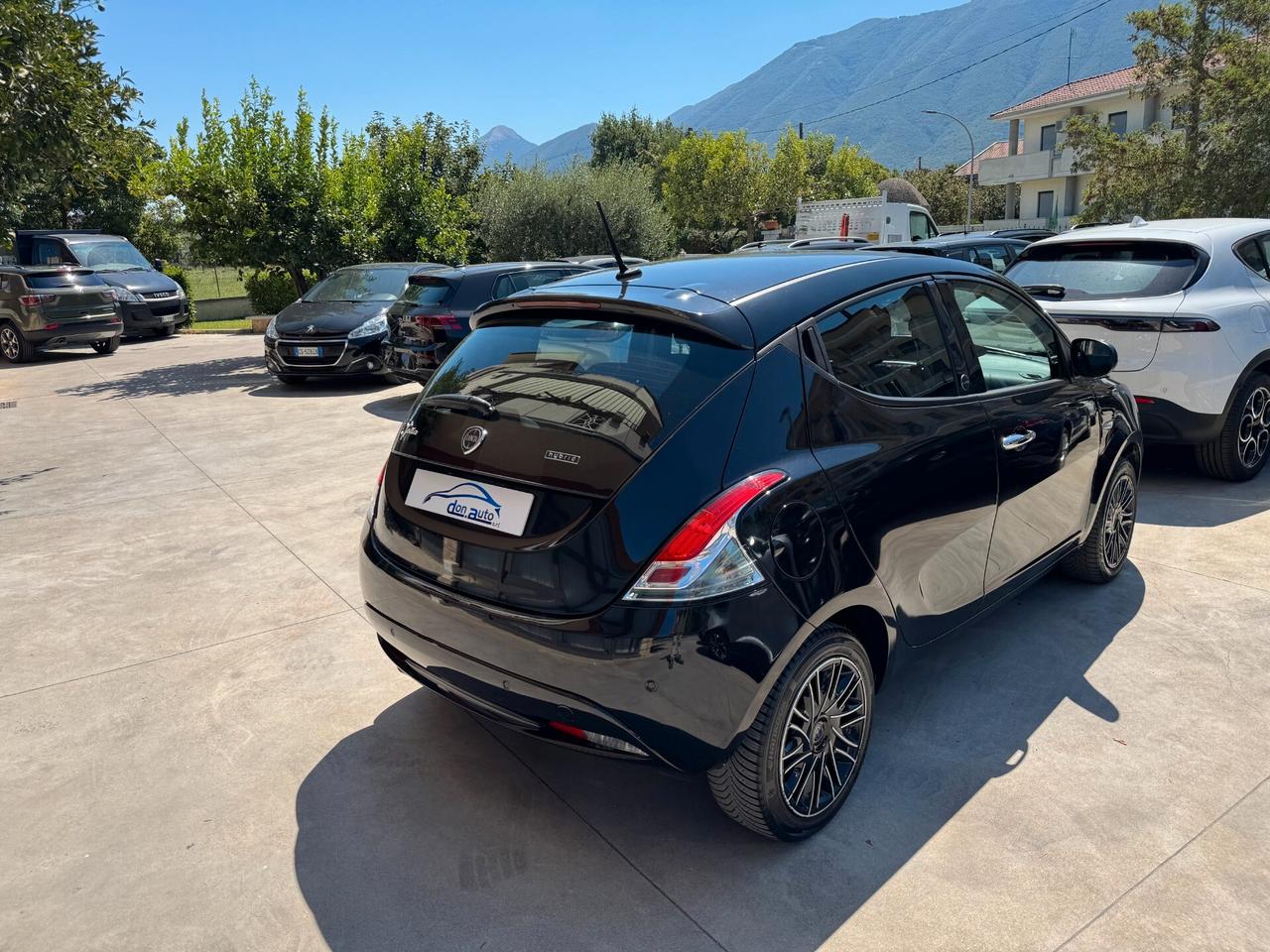 Lancia Ypsilon 1.0 FireFly 5 porte S&S Hybrid Ecochic Gold
