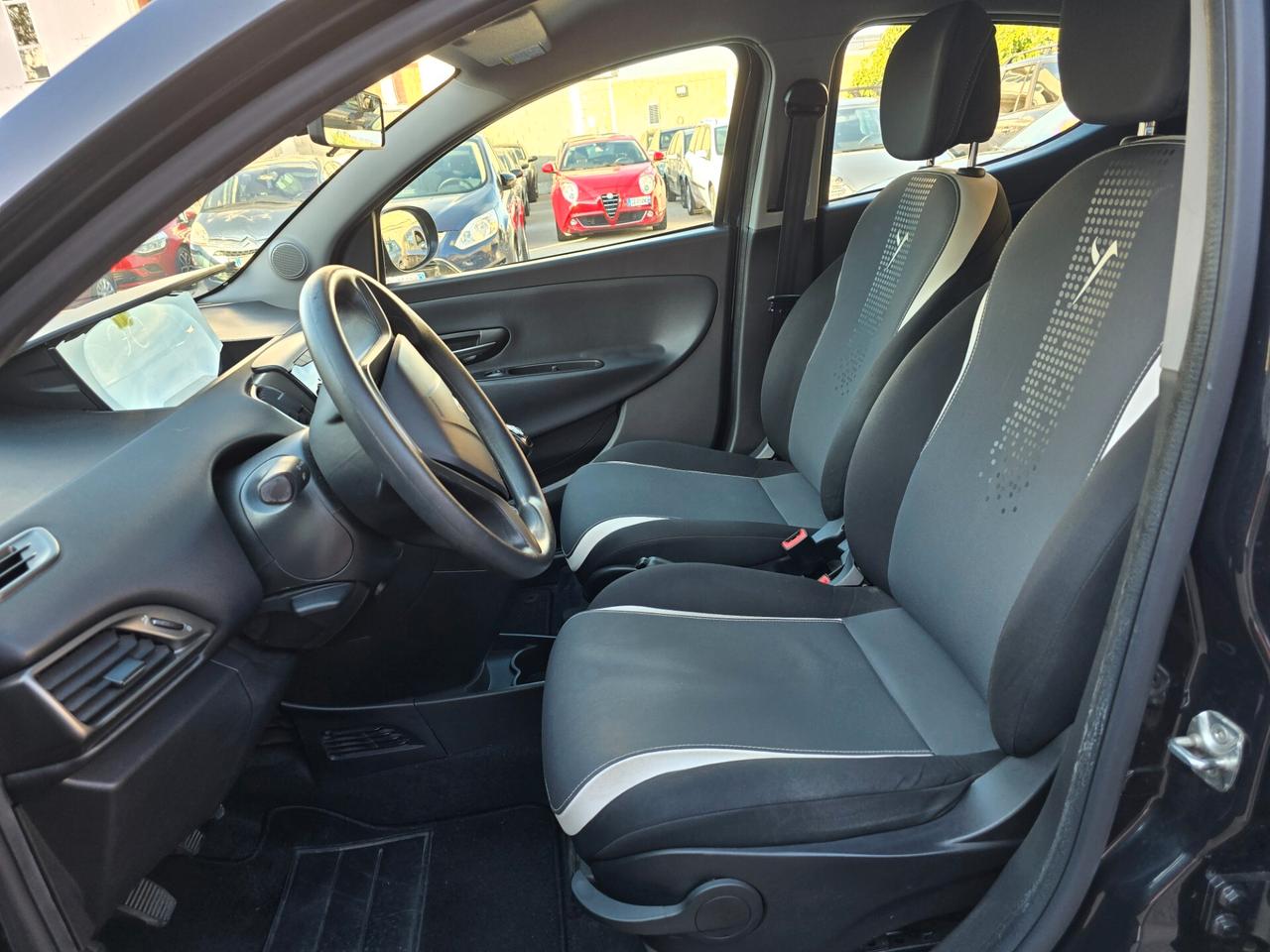 Lancia Ypsilon 0.9 TwinAir metano full opt nuova 2014