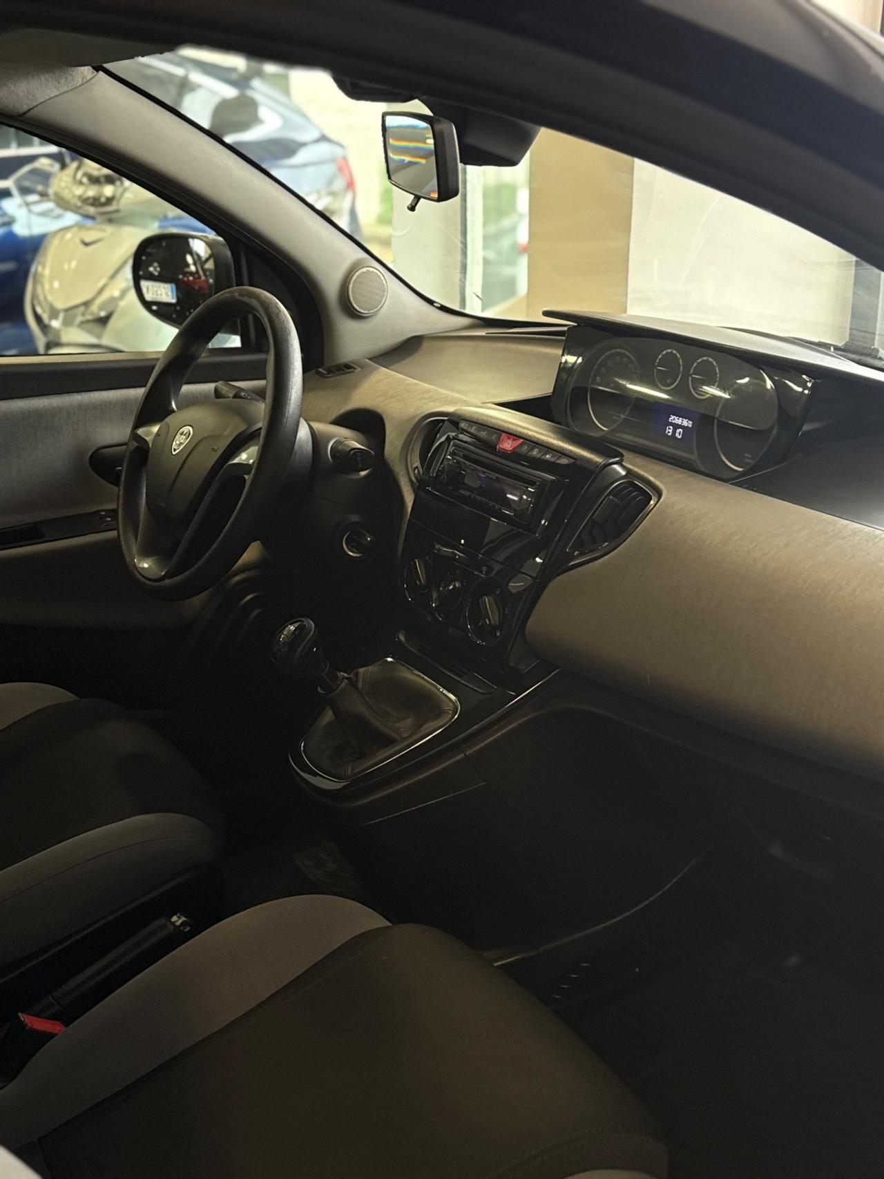 Lancia Ypsilon 1.3 MJT 16V 95 CV 5 porte S&S Silver