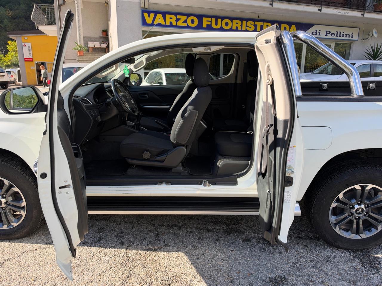 Mitsubishi L200 2.3 D Club Cab 4x4 Super Select Intense