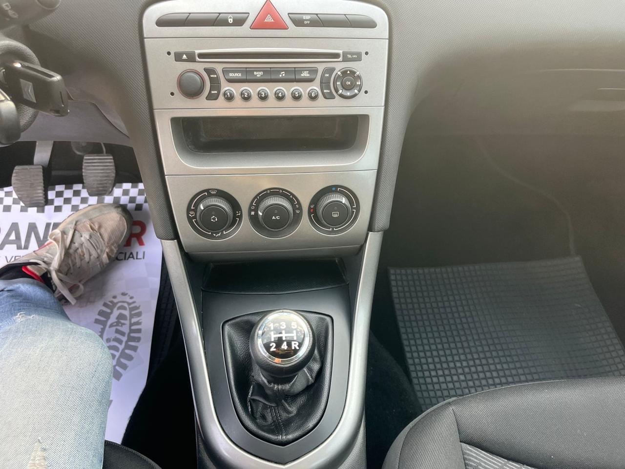 Peugeot 308 1.4 benzina/gpl 2011