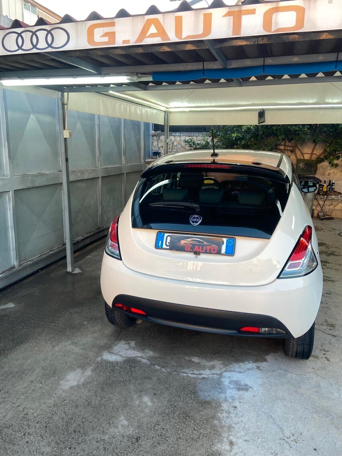 Lancia Ypsilon 1.0 FireFly 5 porte S&S Hybrid Gold