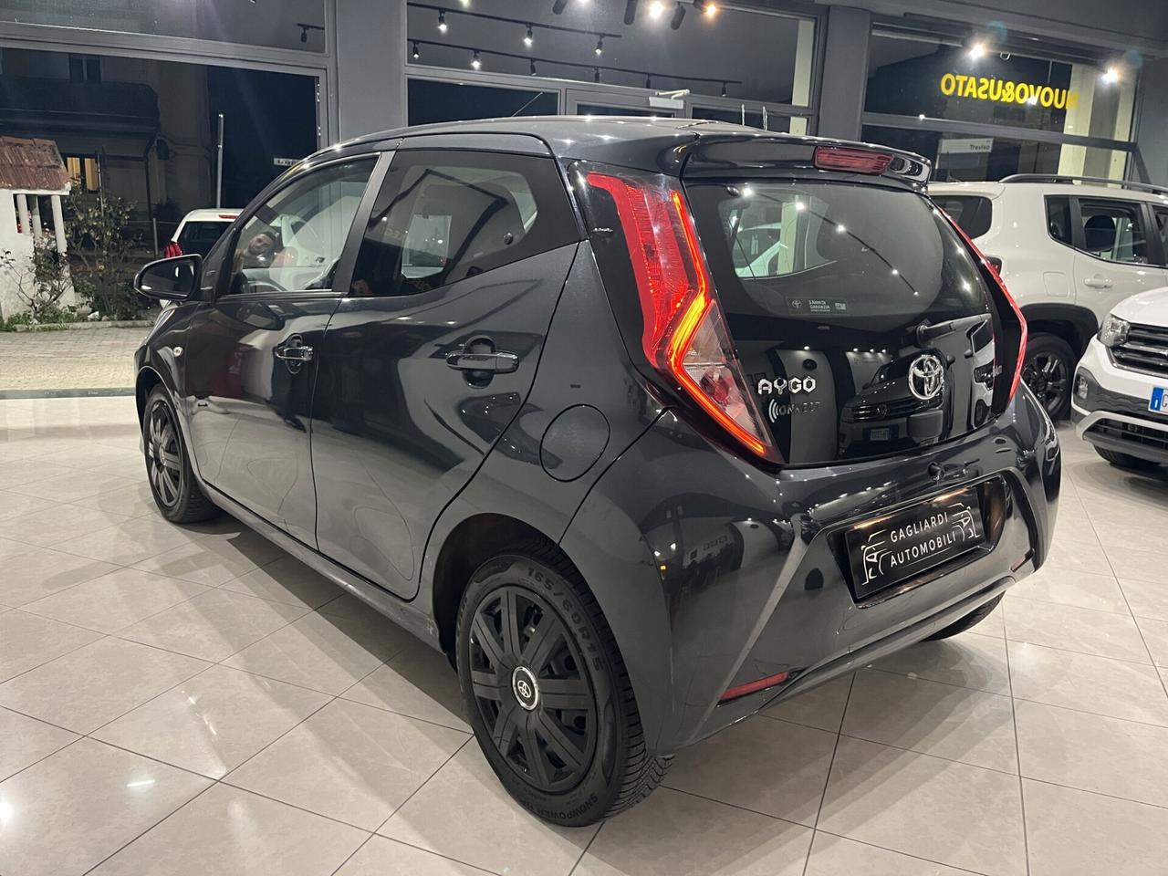 Toyota Aygo 5 porte x-play MMT