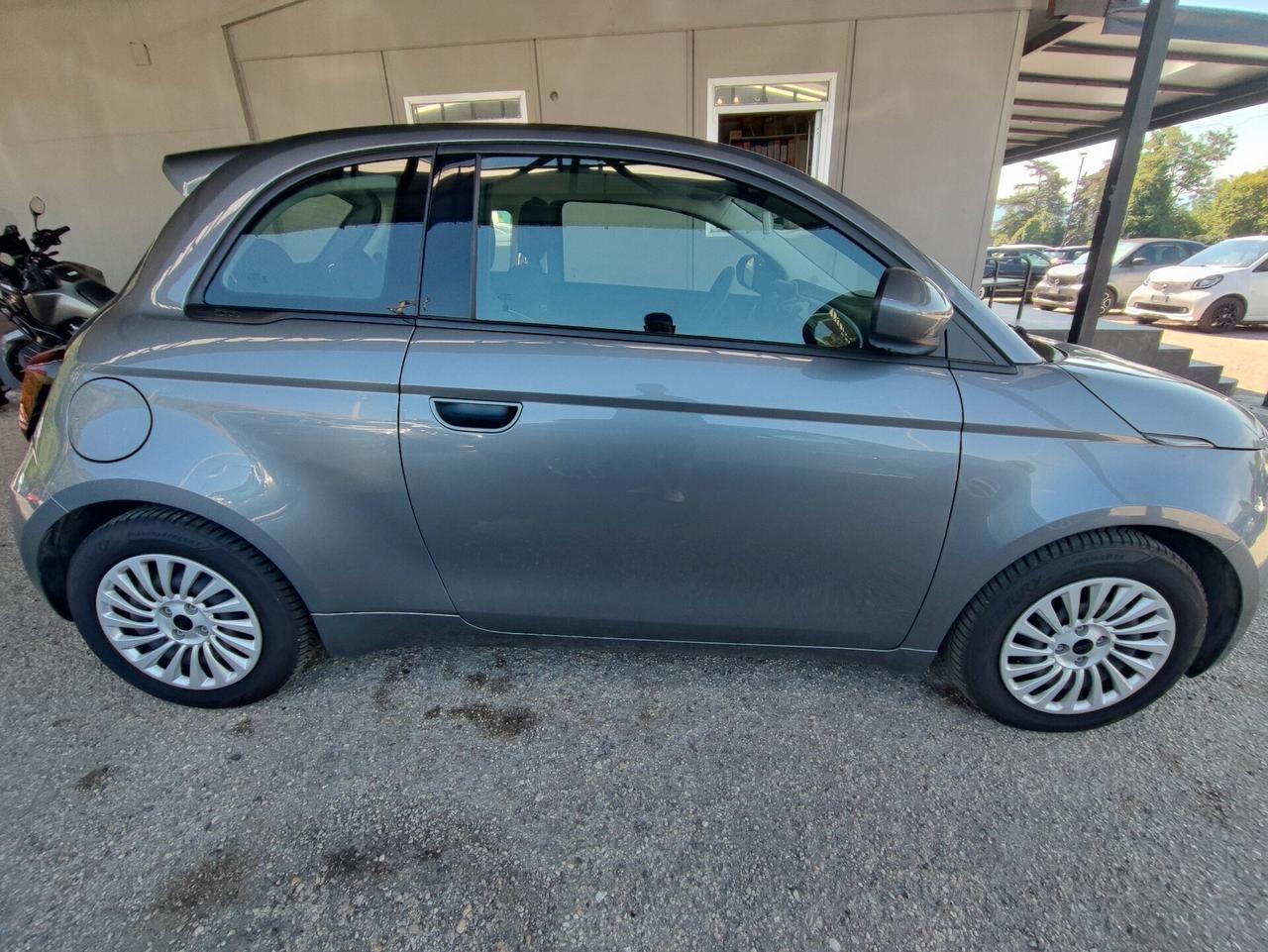 Fiat 500 500e Berlina 23,8 kWh Action
