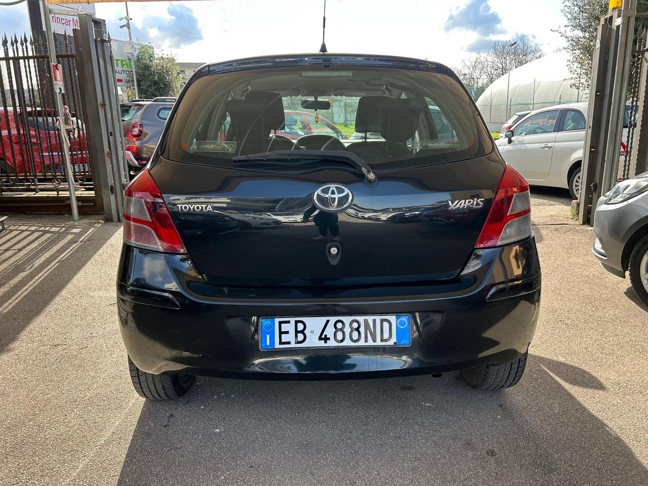 Toyota Yaris 1.0 5 porte Luxury pack