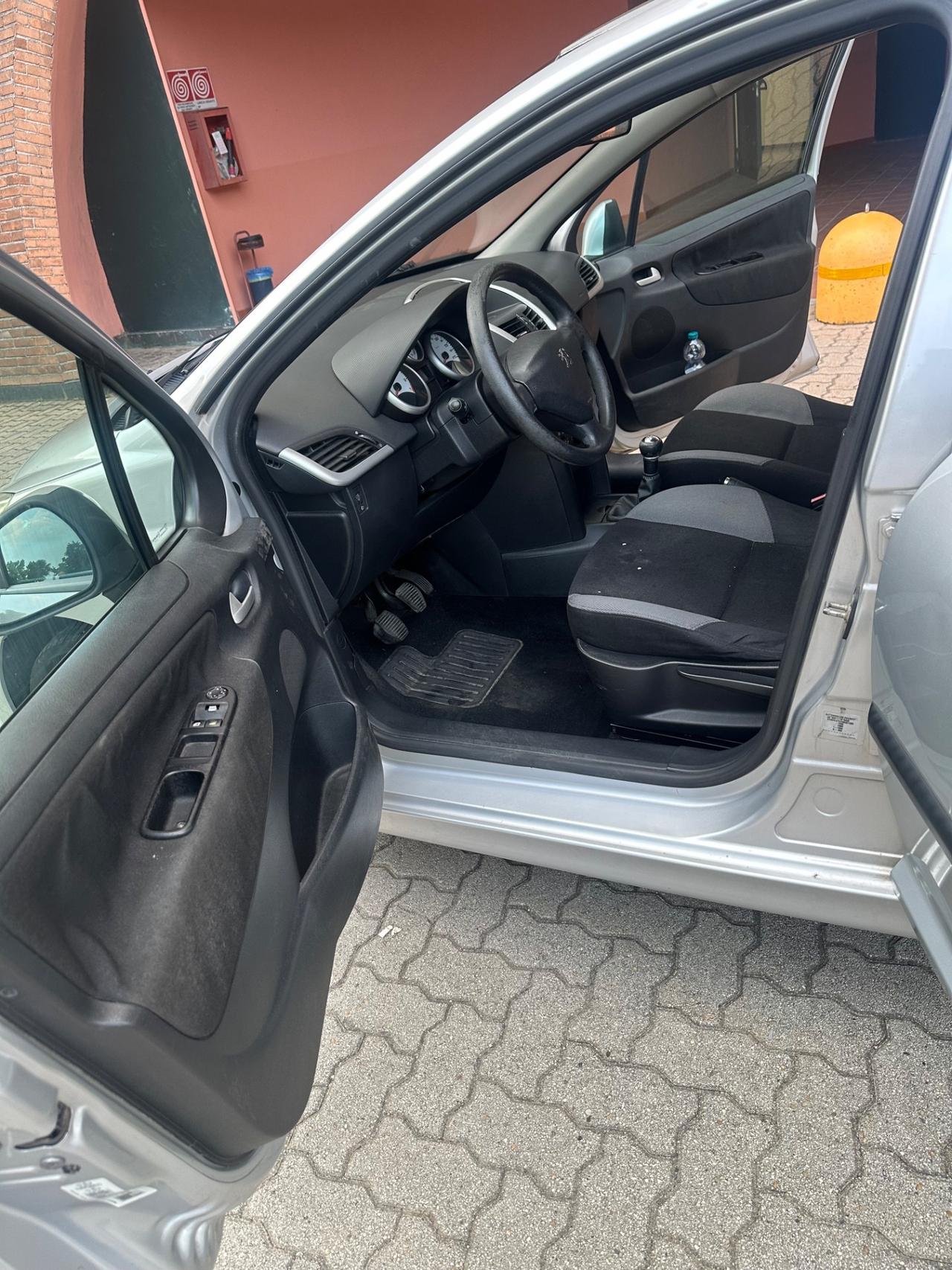 Peugeot 207 1.4 8V 75CV 5p. X Line
