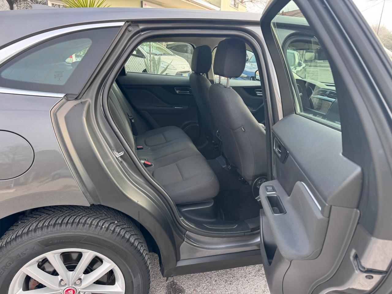 Jaguar F-Pace 2.0 D 180 CV AWD Portfolio