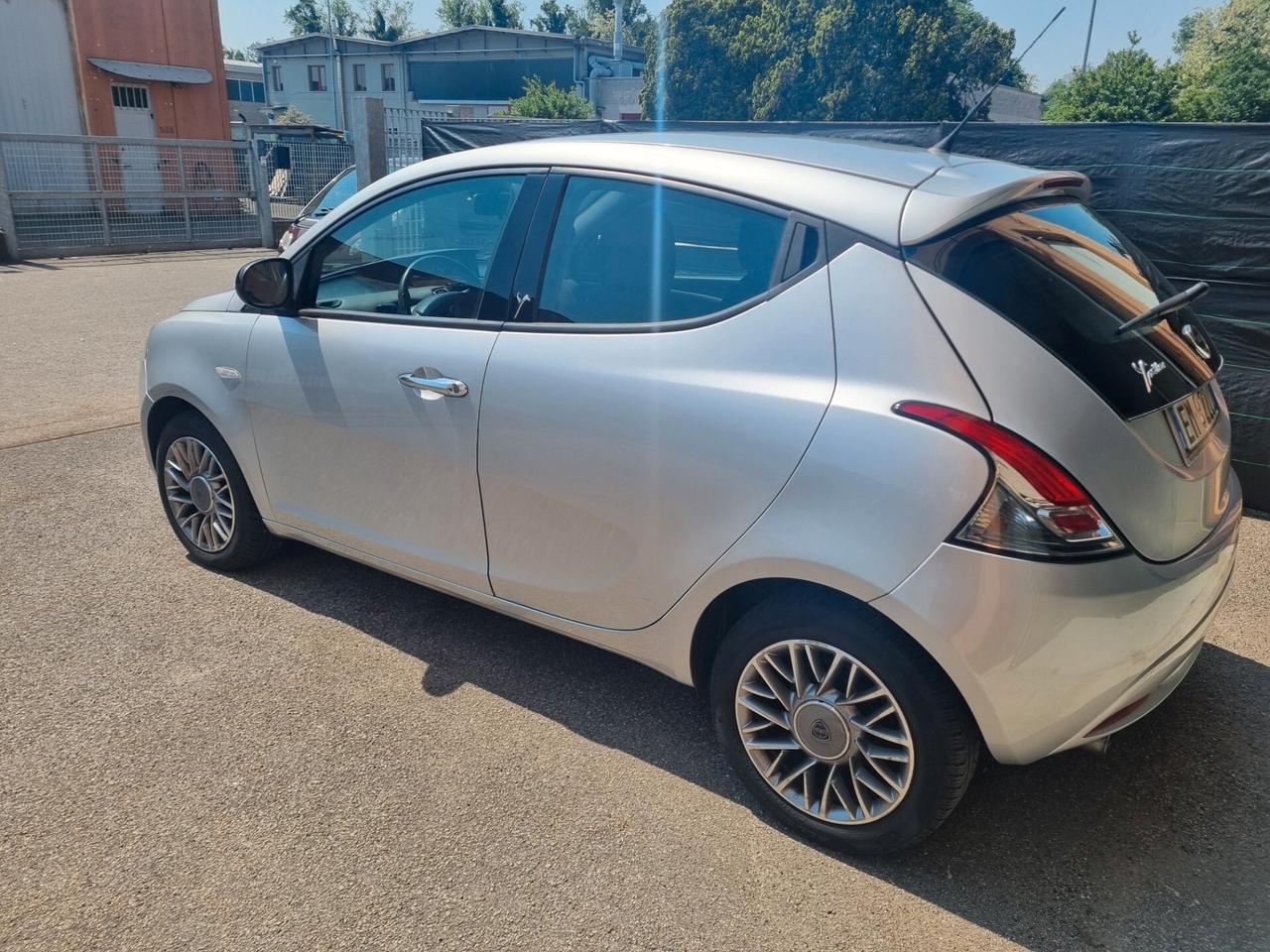 Lancia Ypsilon 1.2 69 CV 5 porte S&S Platinum unica proprietaria