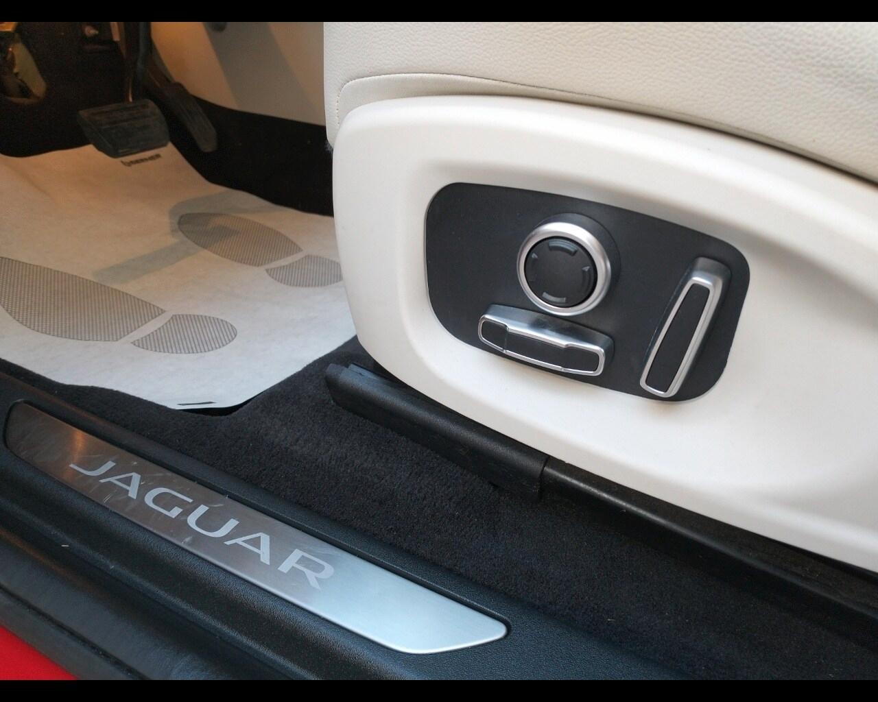 JAGUAR E-Pace (X540) E-Pace 2.0D I4 204 C...