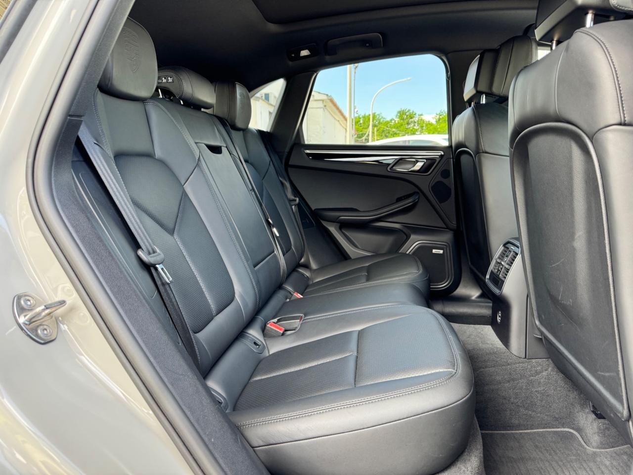 Porsche Macan 2.0 265cv colore gesso tetto uni pro