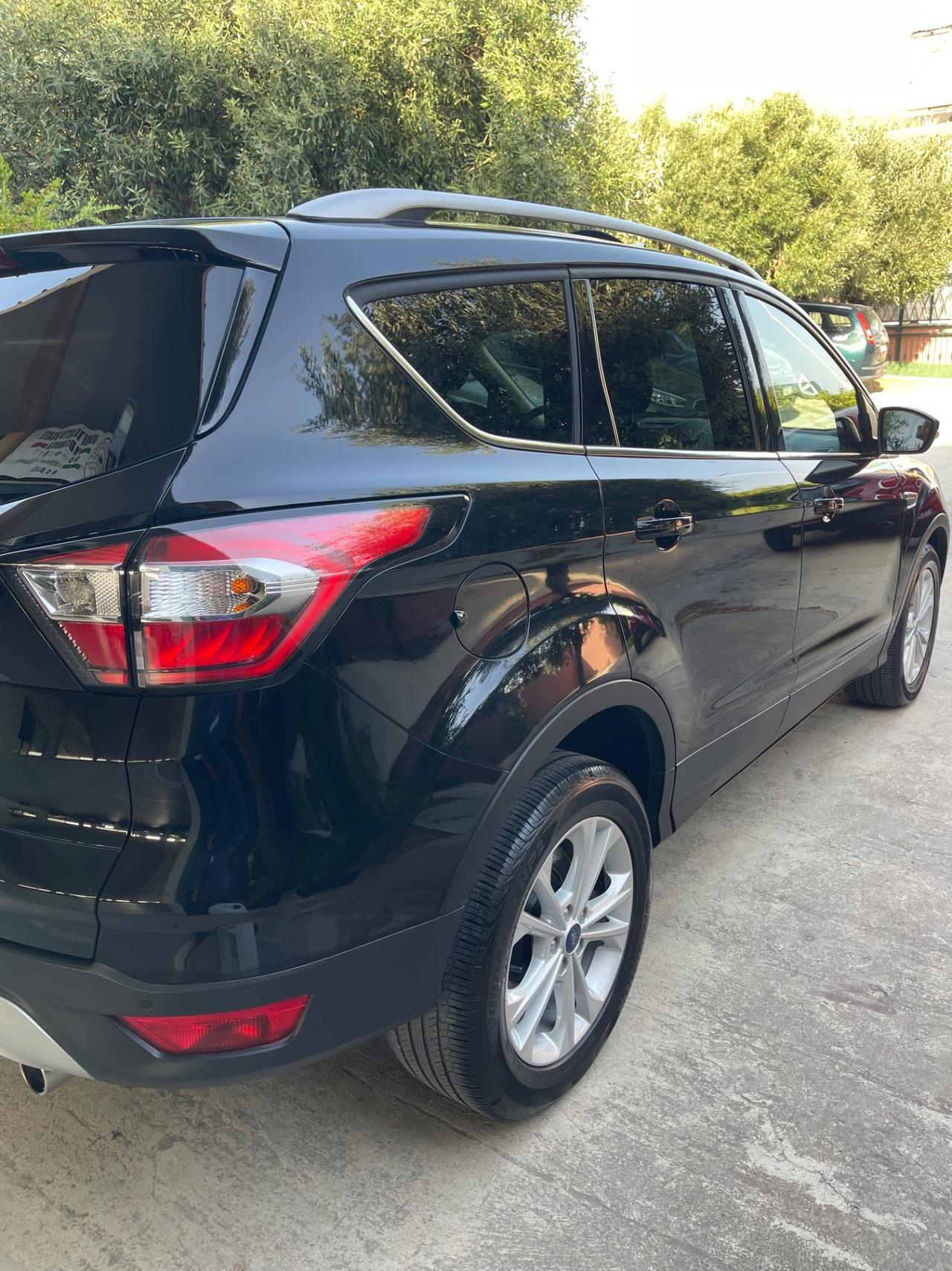 Ford Kuga 1.5 TDCI 120 CV S&S 2WD Powershift ST-Line