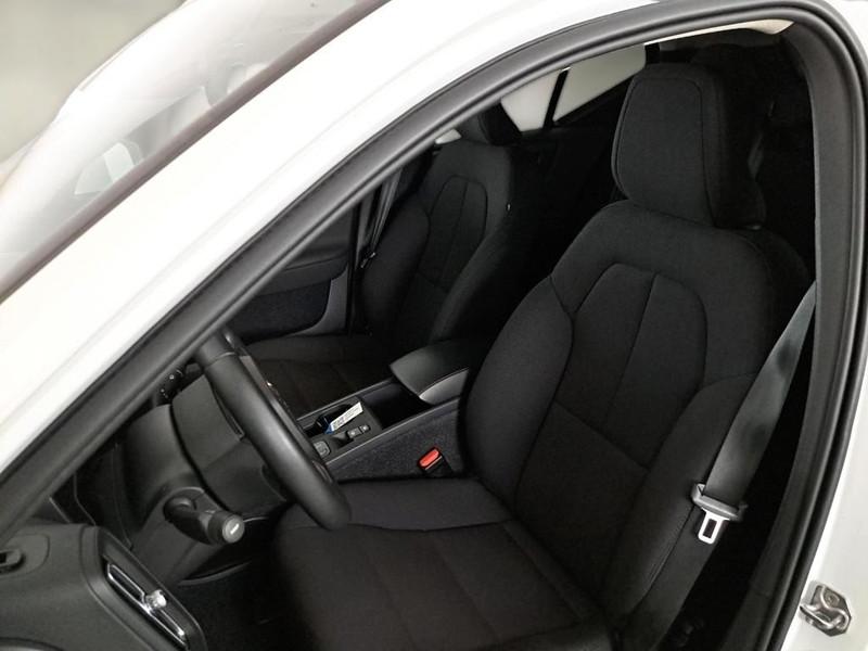VOLVO XC40 T2 automatico Momentum Core