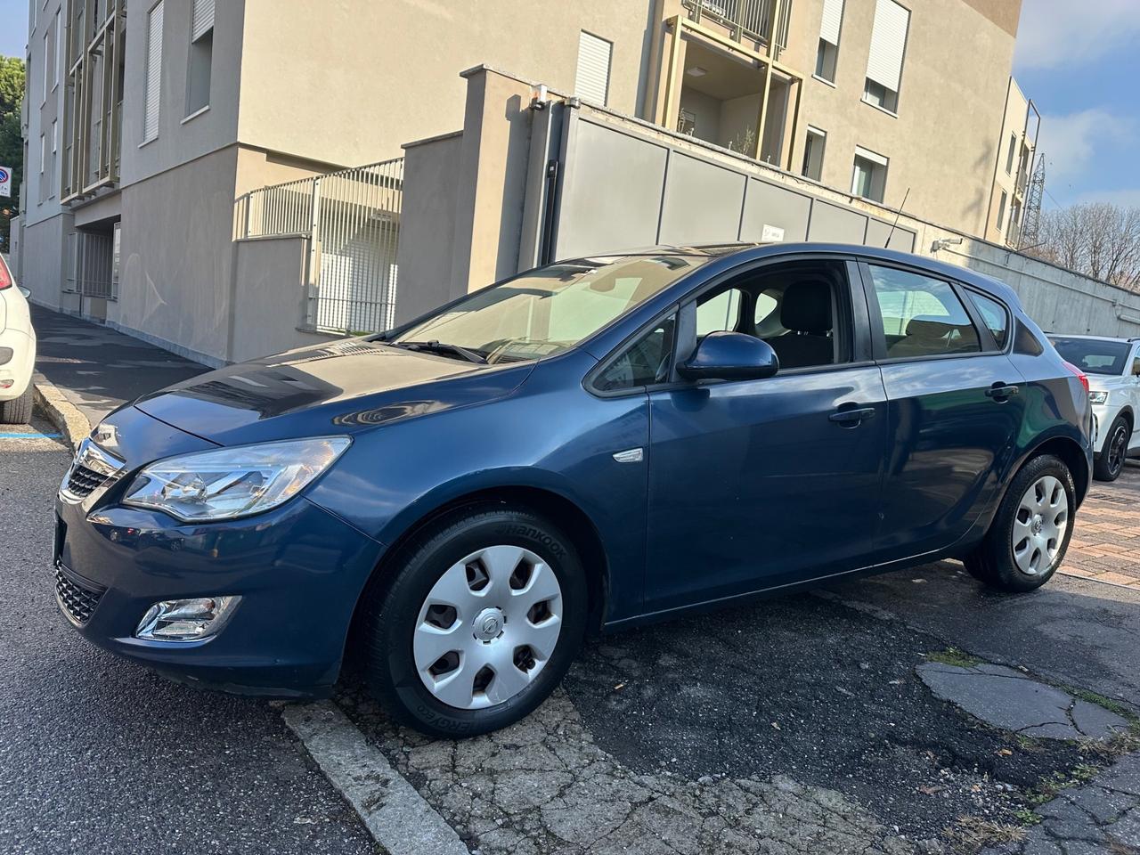 Opel Astra 1.4 100CV 5 porte Elective - euro 5 - ok neopatentati