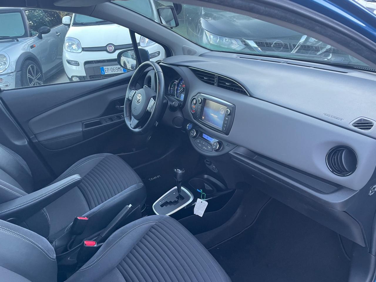 Toyota Yaris HYBRID PLATINUM EDITION