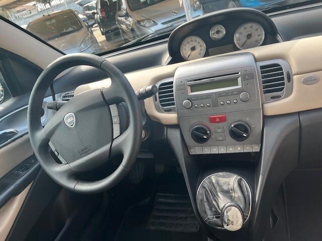 LANCIA YPSILON 2011