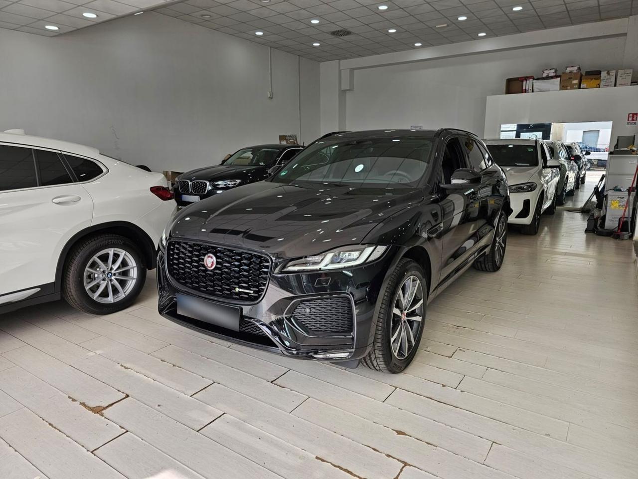Jaguar F-Pace 2.0 D204 R-Dynamic SE awd auto camera