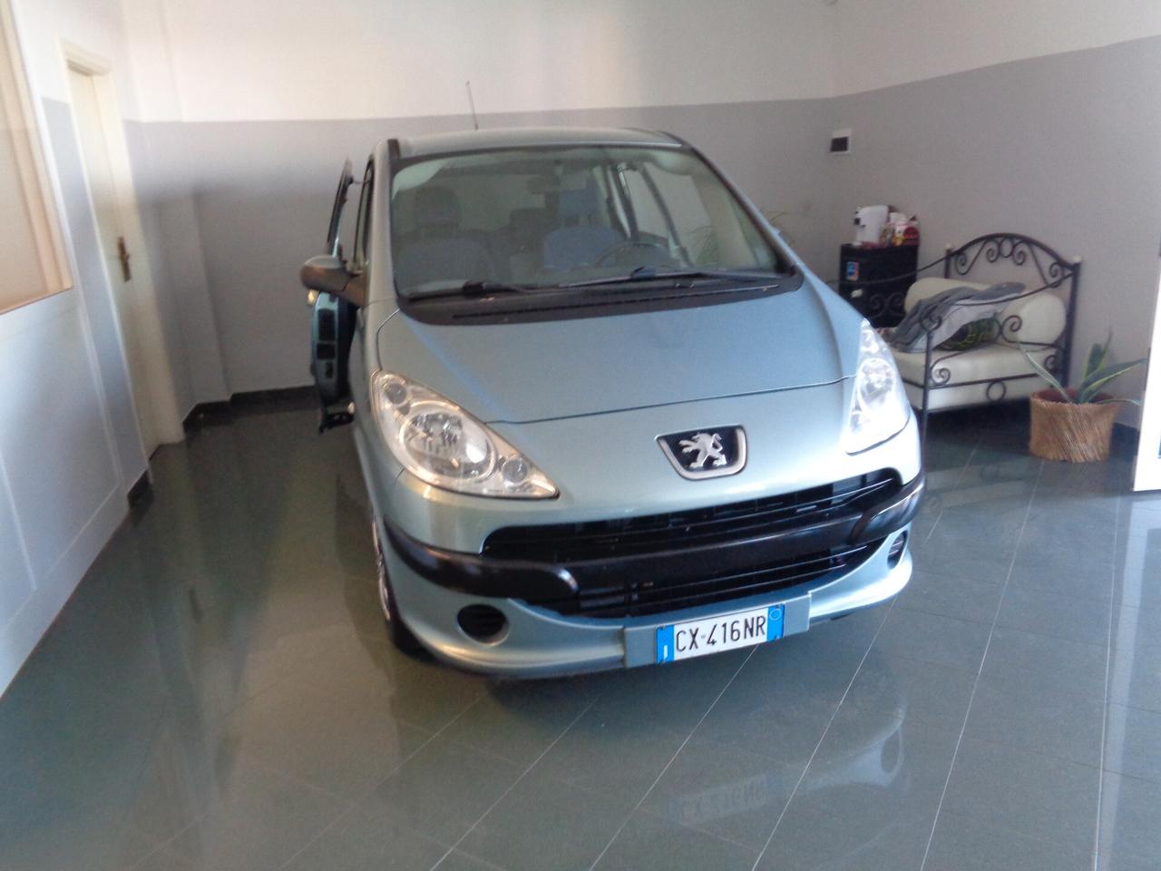 Peugeot 1007 1.4 Happy
