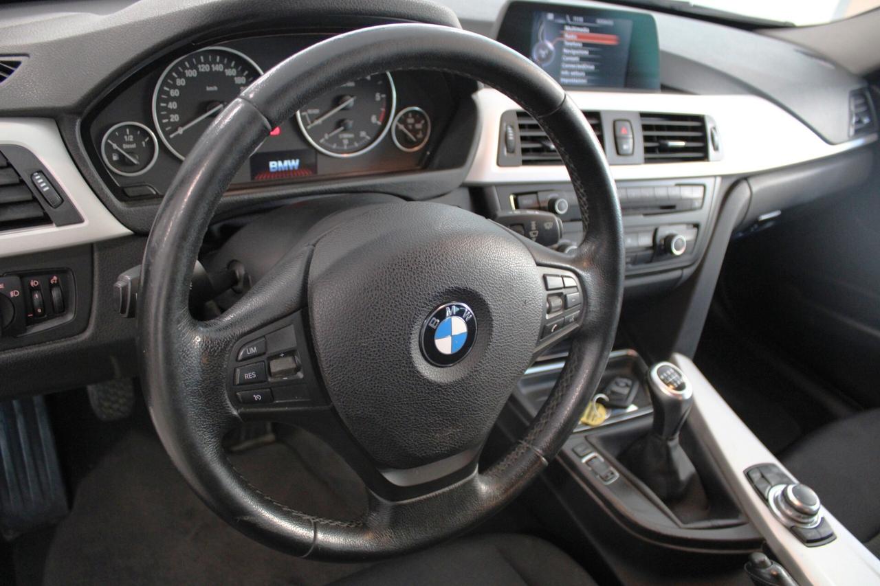 BMW 316D Touring 2.0 Business - 2015