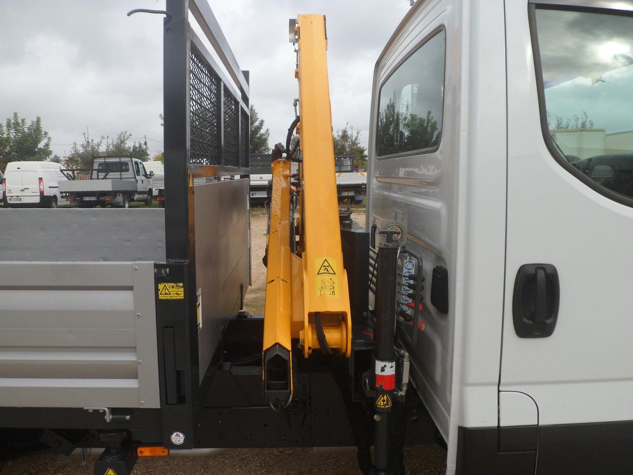 Iveco Daily 35c14 ribaltabile con gru