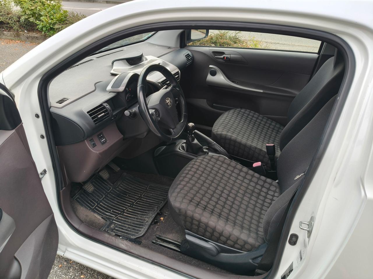 Toyota iQ 1.0 Sol