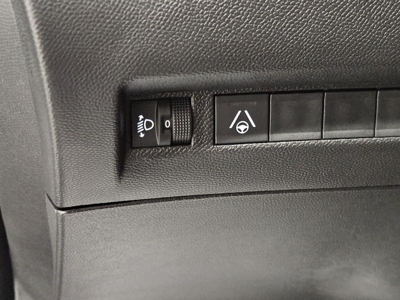 Peugeot 2008 Hybrid 136 e-DCS6 Allure auto