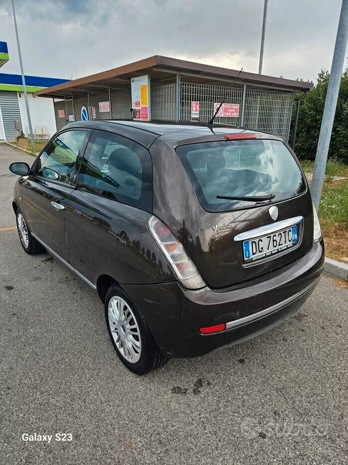 Lancia Ypsilon 1.3 MJT 75 CV Platino