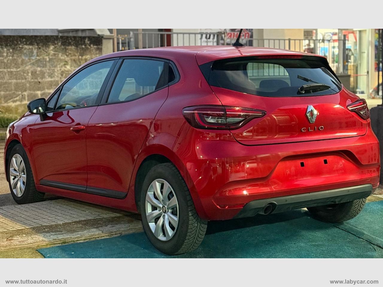 RENAULT Clio dCi 8V 90CV 5p. Moschino Life