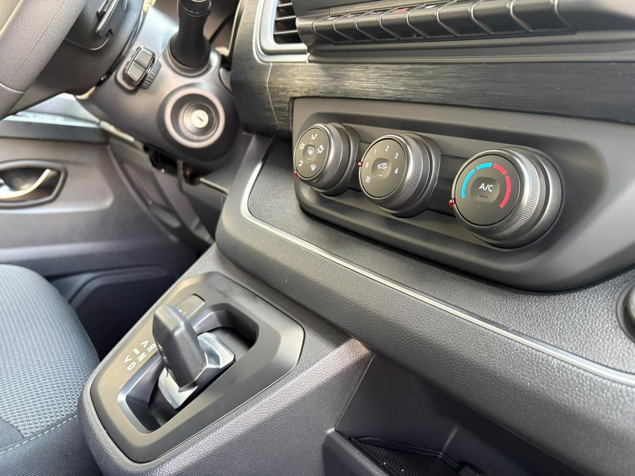 9 POSTI Nissan Primastar 2.0 dCi 150CV Aut PC-TN Bus N-Connecta
