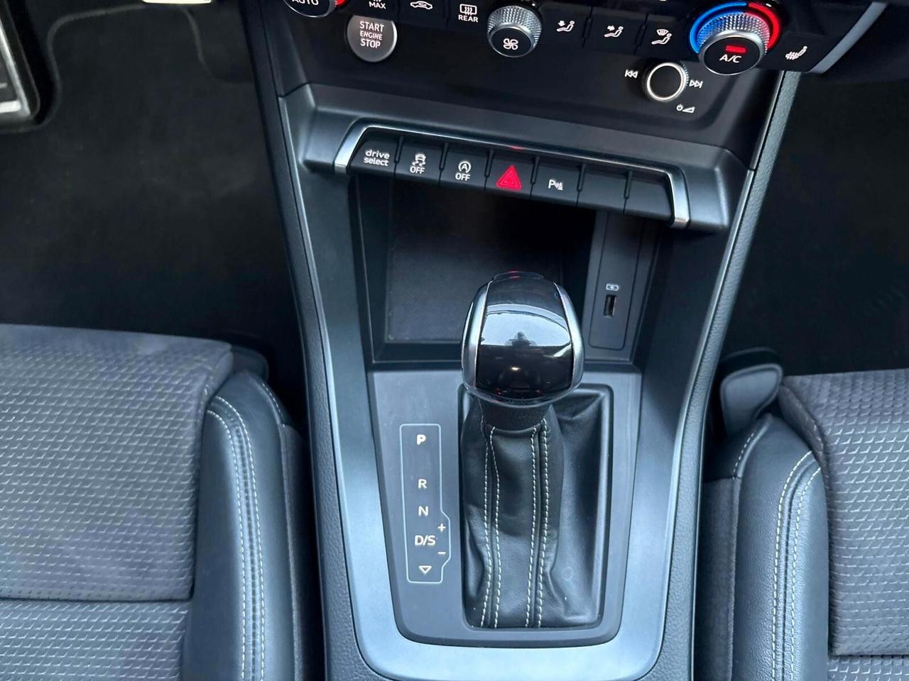 Audi Q3 SPB S line edition Identity Black S tronic