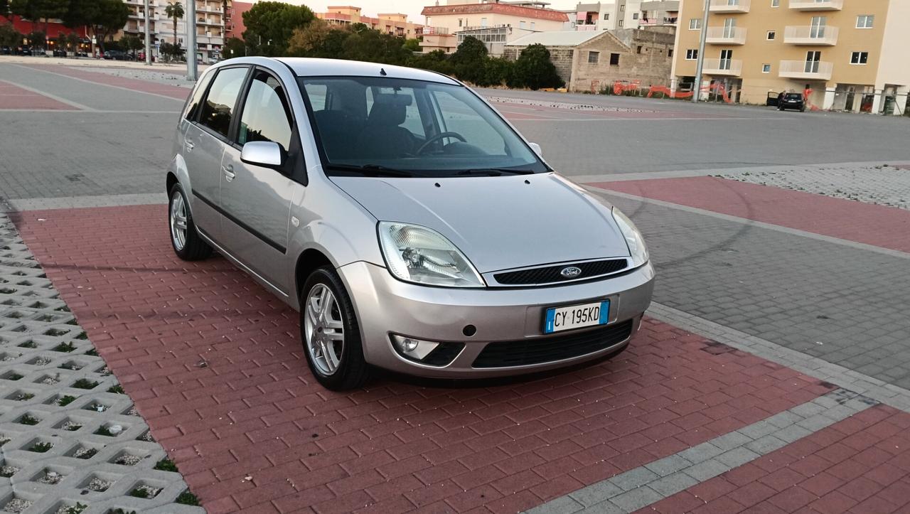 FORD FIESTA 1.2 BENZ -2005