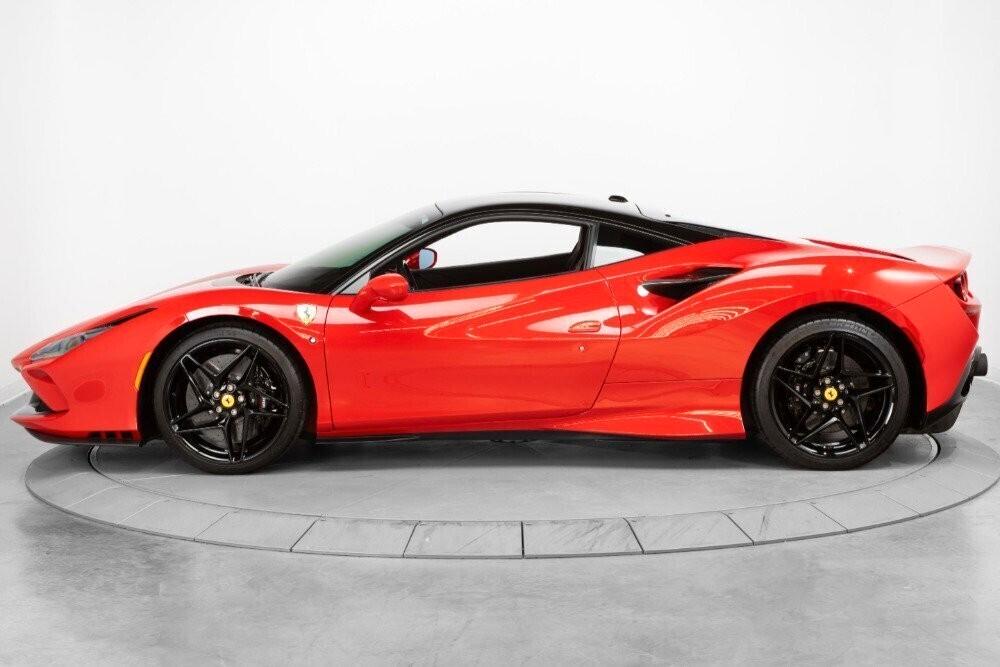 Ferrari F8 Tributo NOLEGGIO LUNGO TERMINE - LEASING FULL INCLUSIVE