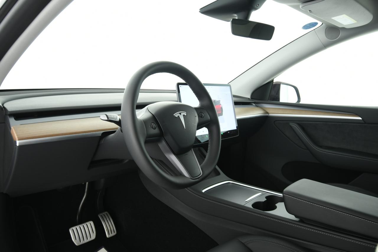 TESLA Model Y Performance Dual Motor awd +AUTOPILOT