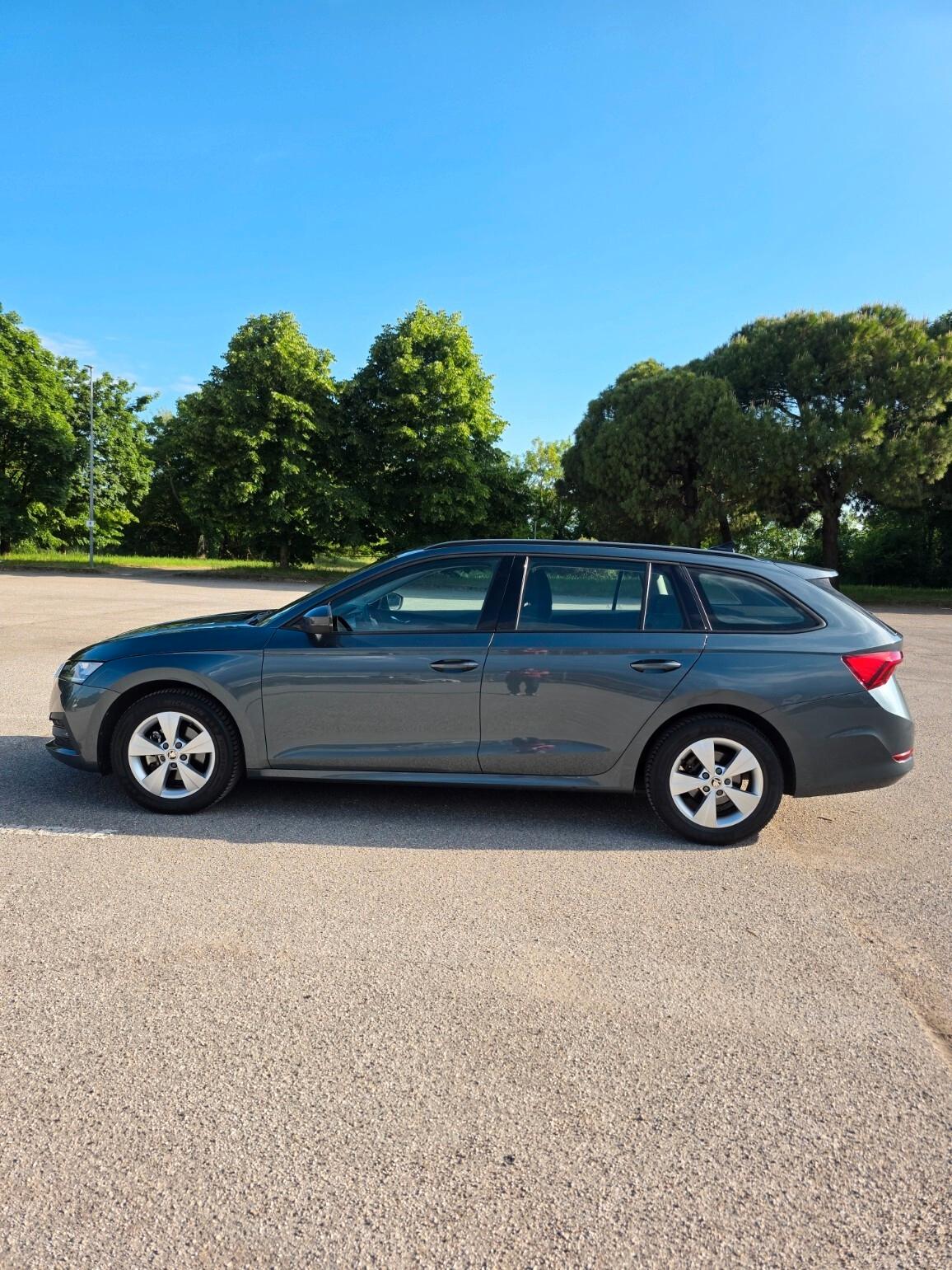 Skoda Octavia 2.0 TDI EVO SCR Wagon Executive Manuale