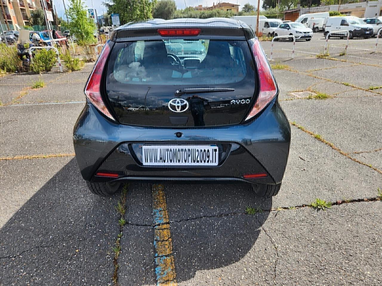 Toyota Aygo 1.0 VVT-i 69 CV 5 porte x-business garanzia permute finanziamenti