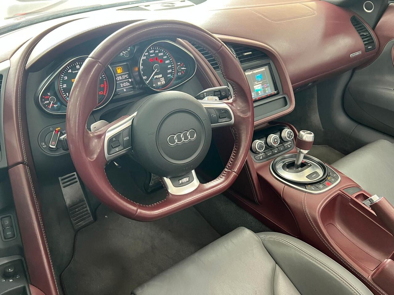 NUOVA AUDI R8 5.2 V10 FSI 525CV QUATTRO R-TRONIC CABRIO IDENTITY BLACK