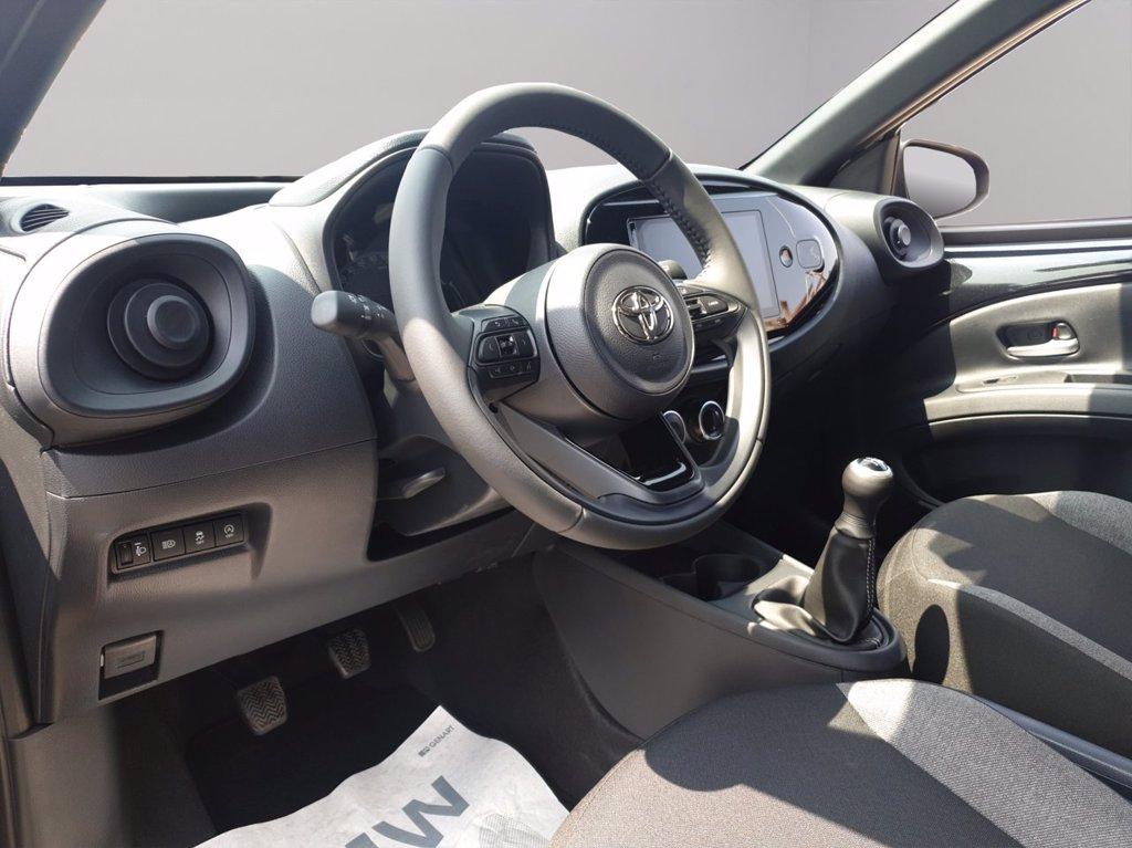 TOYOTA Aygo x 1.0 active 72cv del 2025