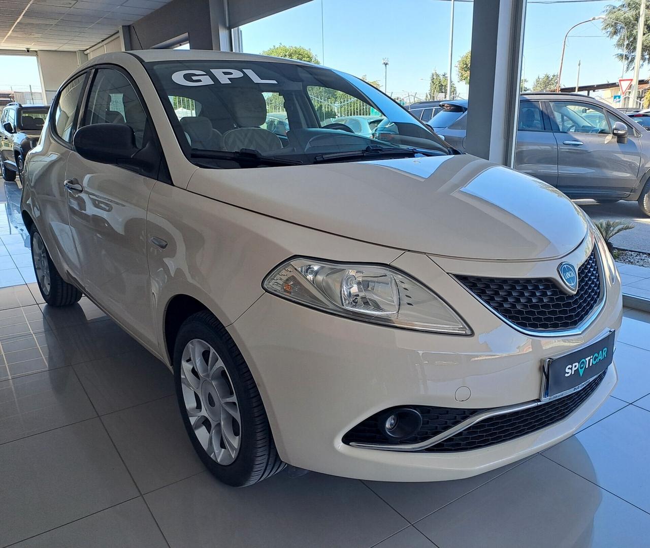 Lancia Ypsilon 1.2 B/GPL 69 CV 5 porte Gold