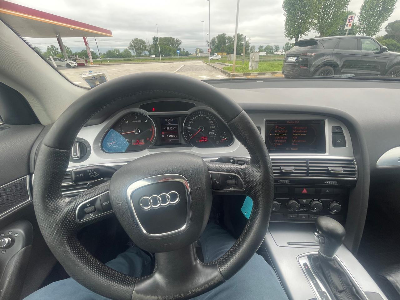 Audi a6 allroad 3.0 TDI 240 cv anno 2011 perfetto dí tutto