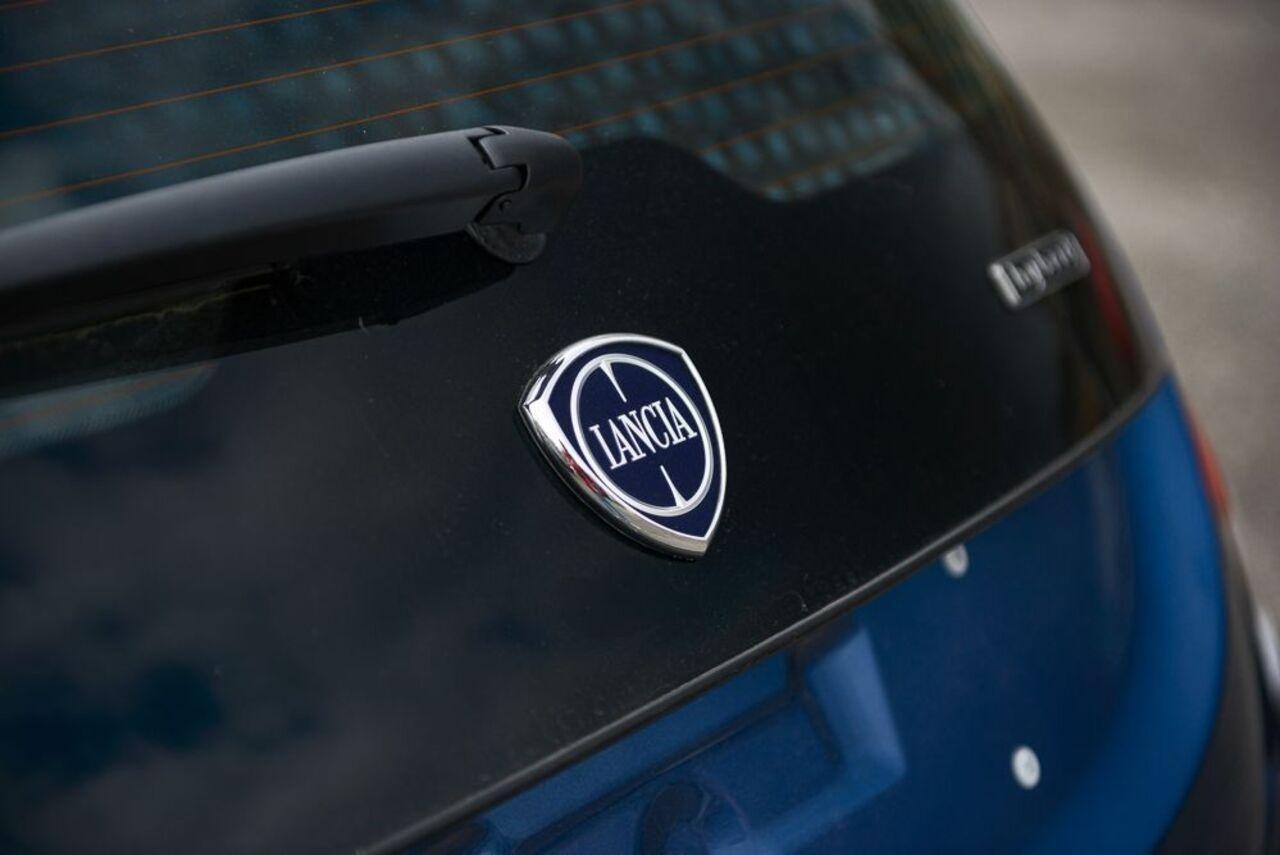 LANCIA Ypsilon III 2021 - Ypsilon 1.0 firefly hybrid Silver s&s 70cv