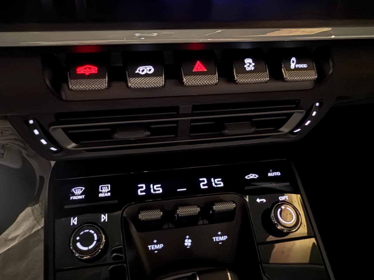 Porsche 911 Coupe 3.0 Dakar auto