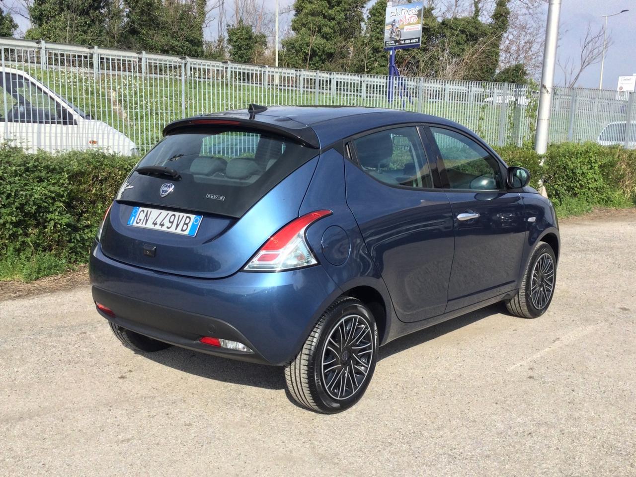 Lancia Ypsilon 1.0 FireFly S&S Hybryd Gold 5posti