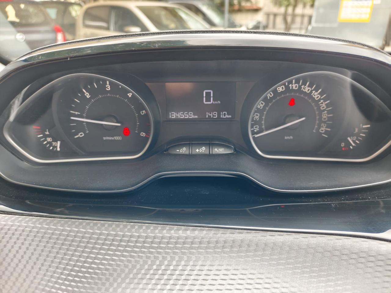 Peugeot 2008 BlueHDi 100 Allure EURO 6B