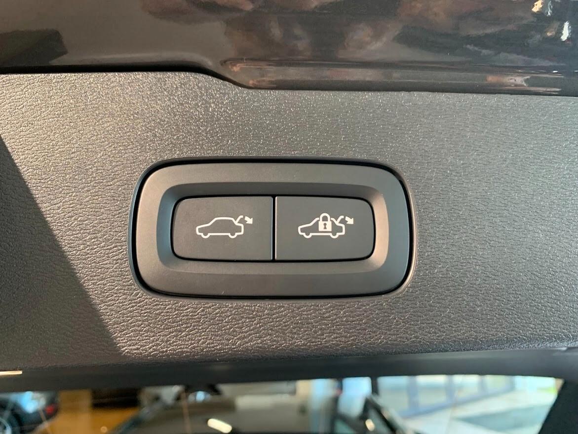 Volvo V60 B4 (d) automatico Plus Dark