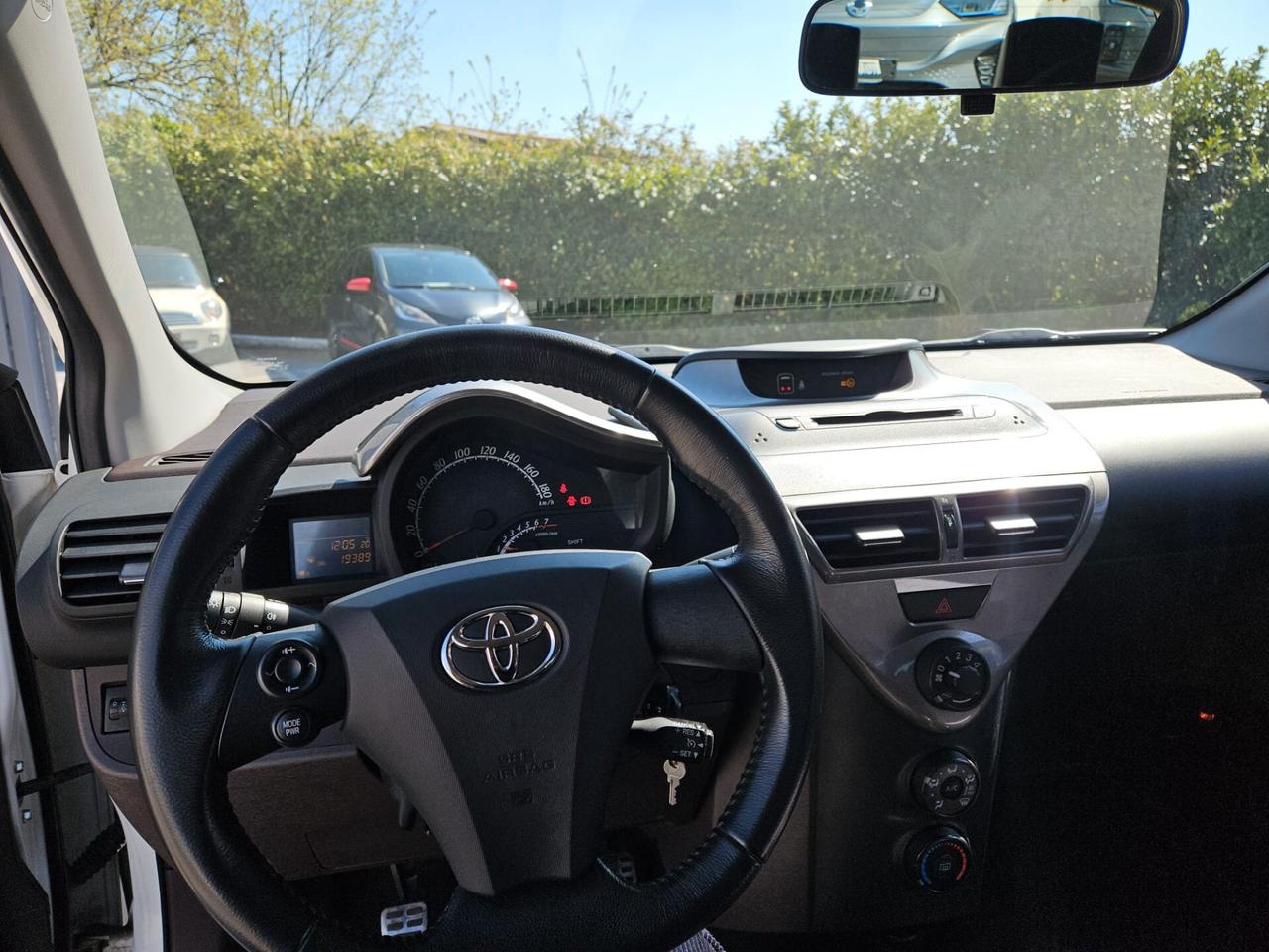 Toyota iQ 1.0 Sol
