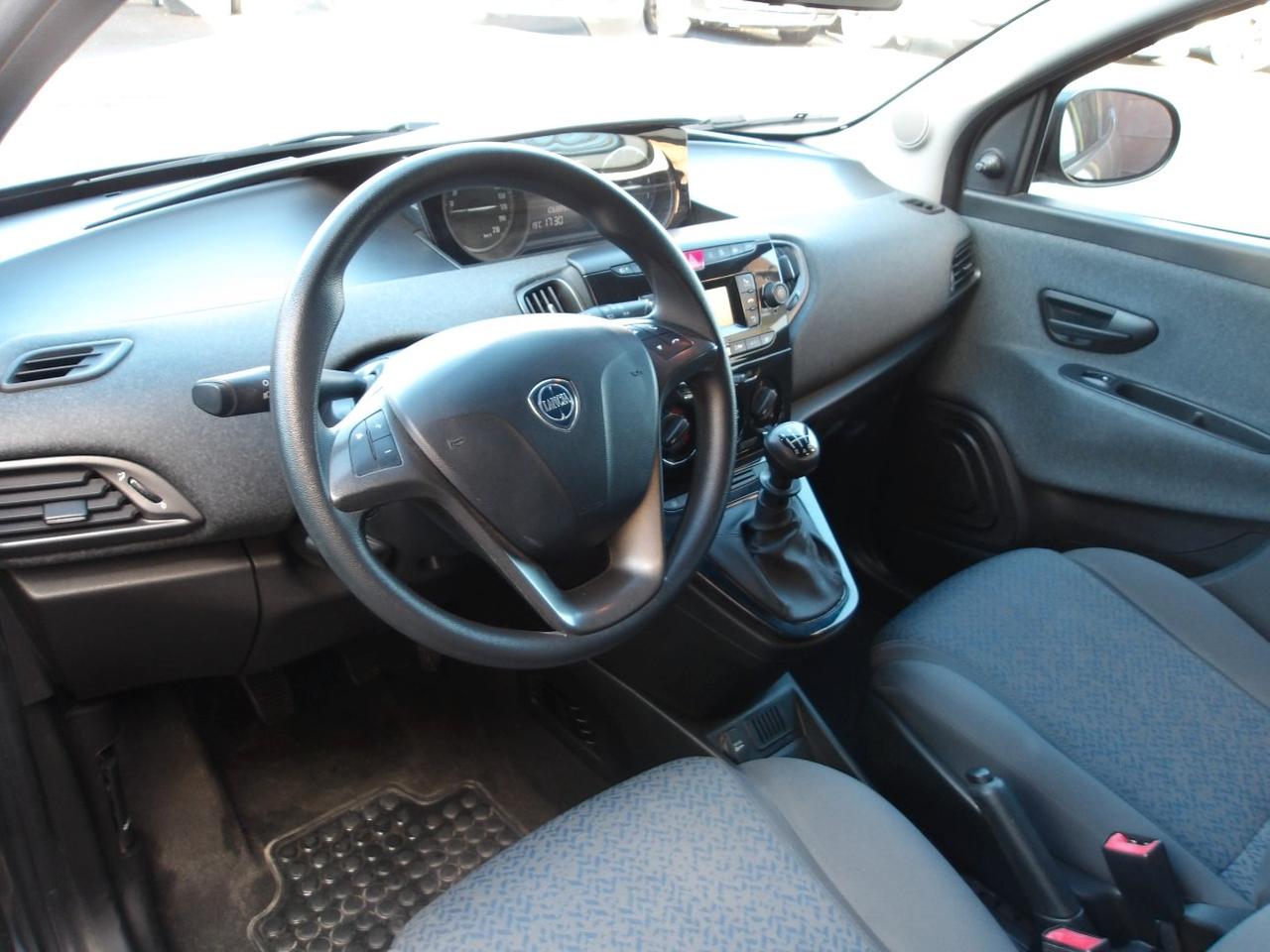 Lancia Ypsilon 1.0 firefly hybrid Silver s&s 70cv