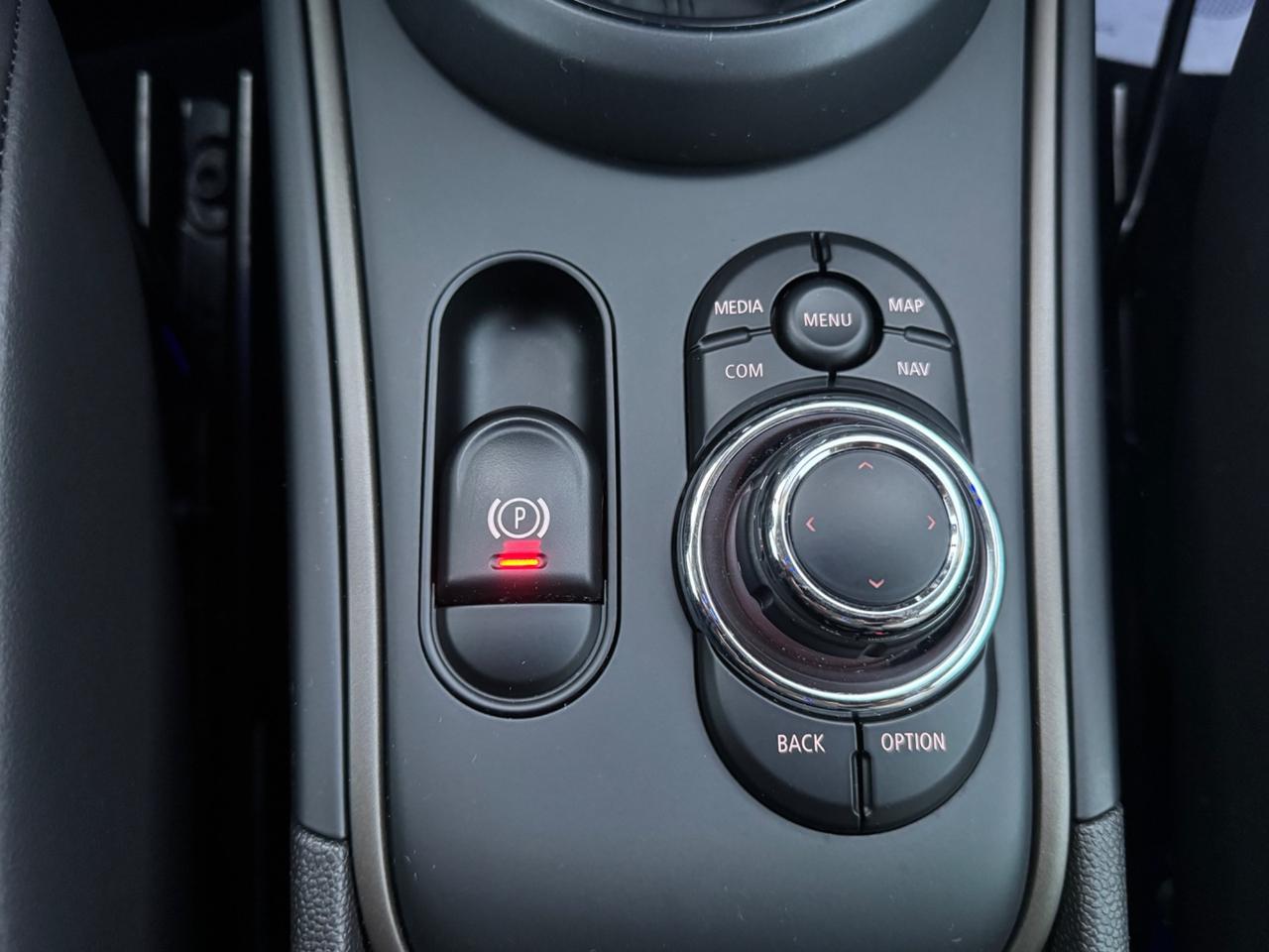 Mini Cooper Countryman 1.5 Essential 136cv final edition