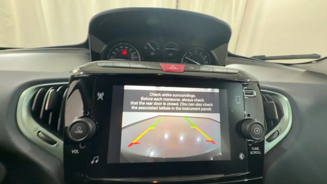 Lancia Ypsilon 1.0 FireFly 5 porte S&S Hybrid Platino