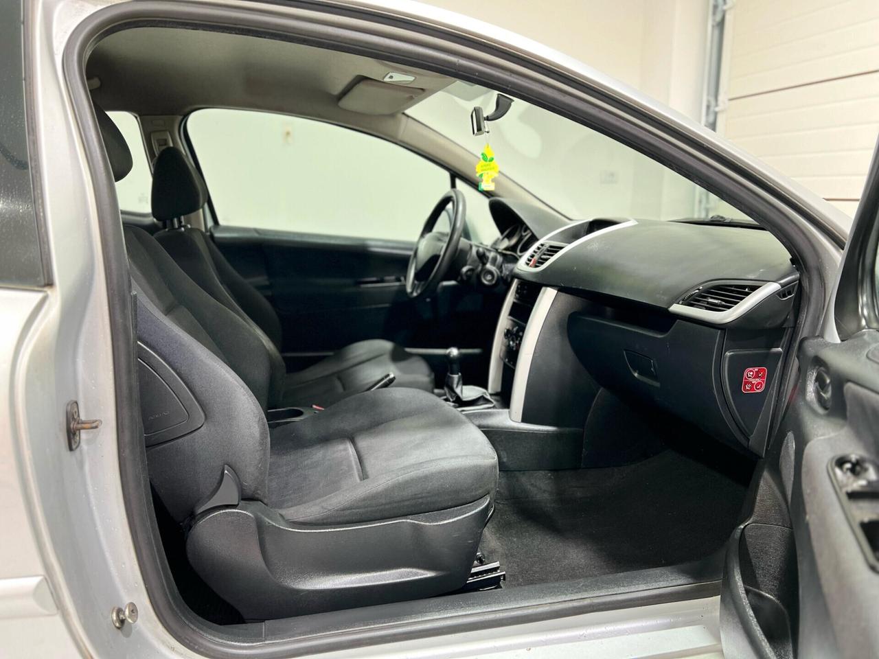 Peugeot 207 1.4 8V 75CV 3p. X Line